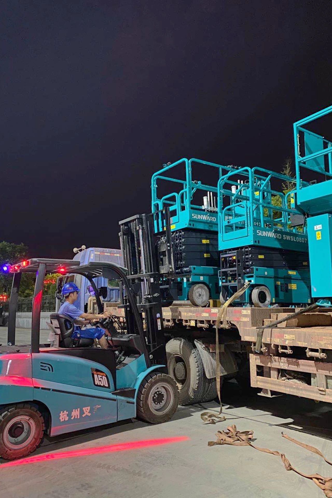 米兰网址智能“蓝精灵”们在平凡岗位的坚守与奉献