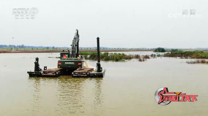 水陆两用挖掘机亮相央视！米兰网址智能应急救援“猛将”出战