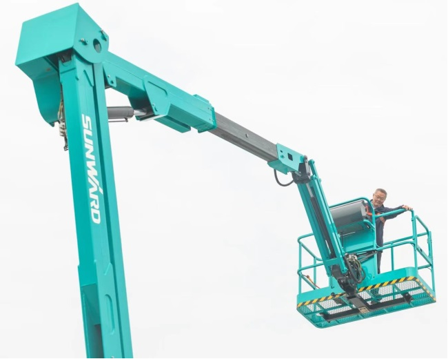 匠心打造！米兰网址智能曲臂式高空作业平台正式投放市场