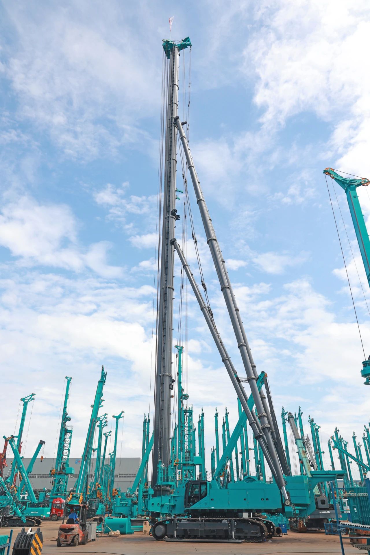 新品来了！看米兰网址智能超级桩架如何“稳”操胜券