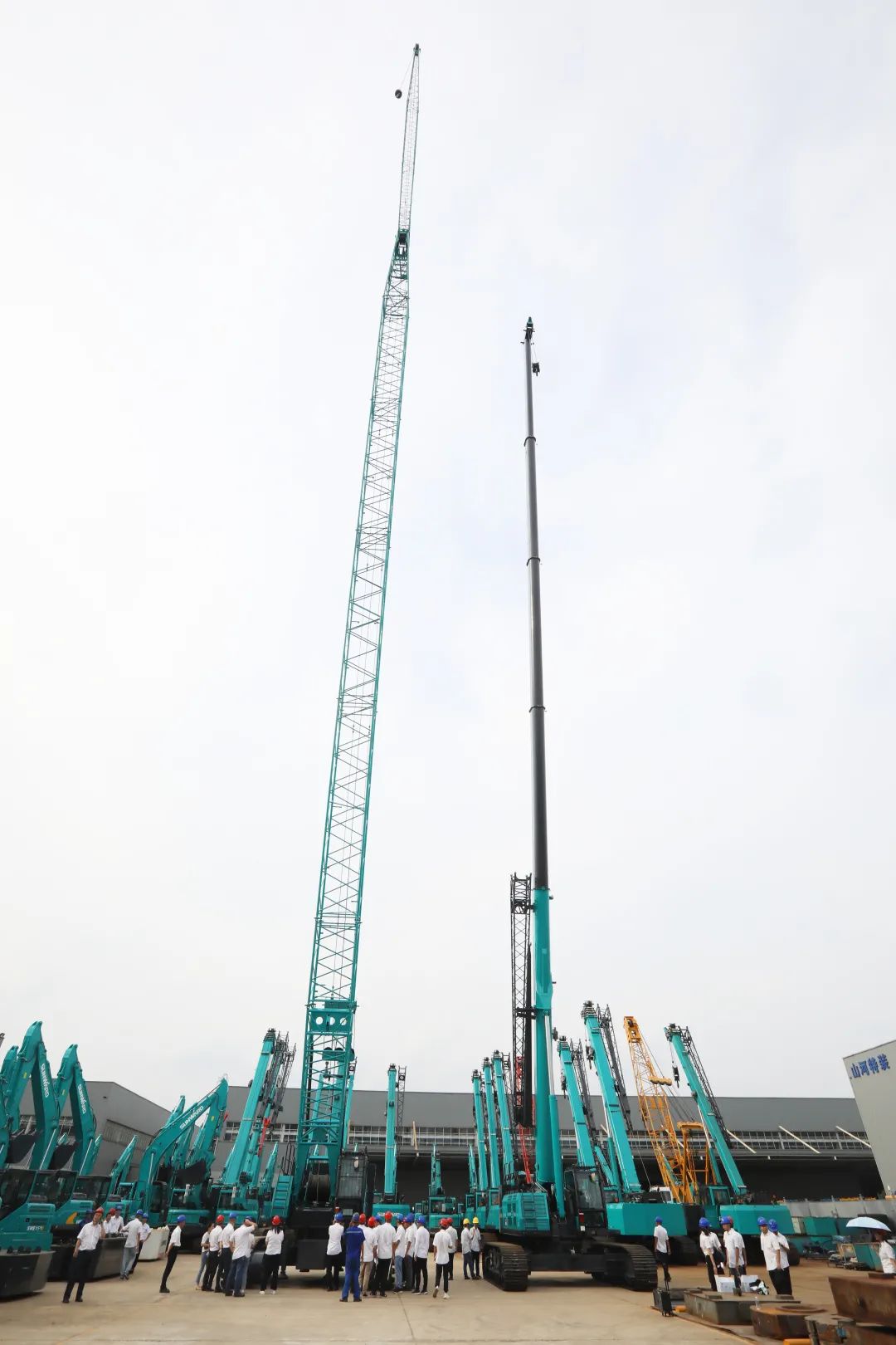 双鹰翱翔,“E”往无前!——米兰网址智能新一代E系列起重机下线!