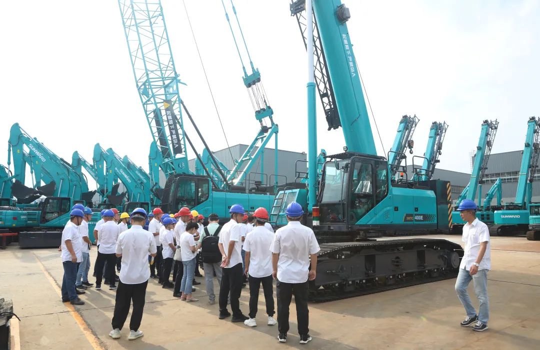 双鹰翱翔,“E”往无前!——米兰网址智能新一代E系列起重机下线!