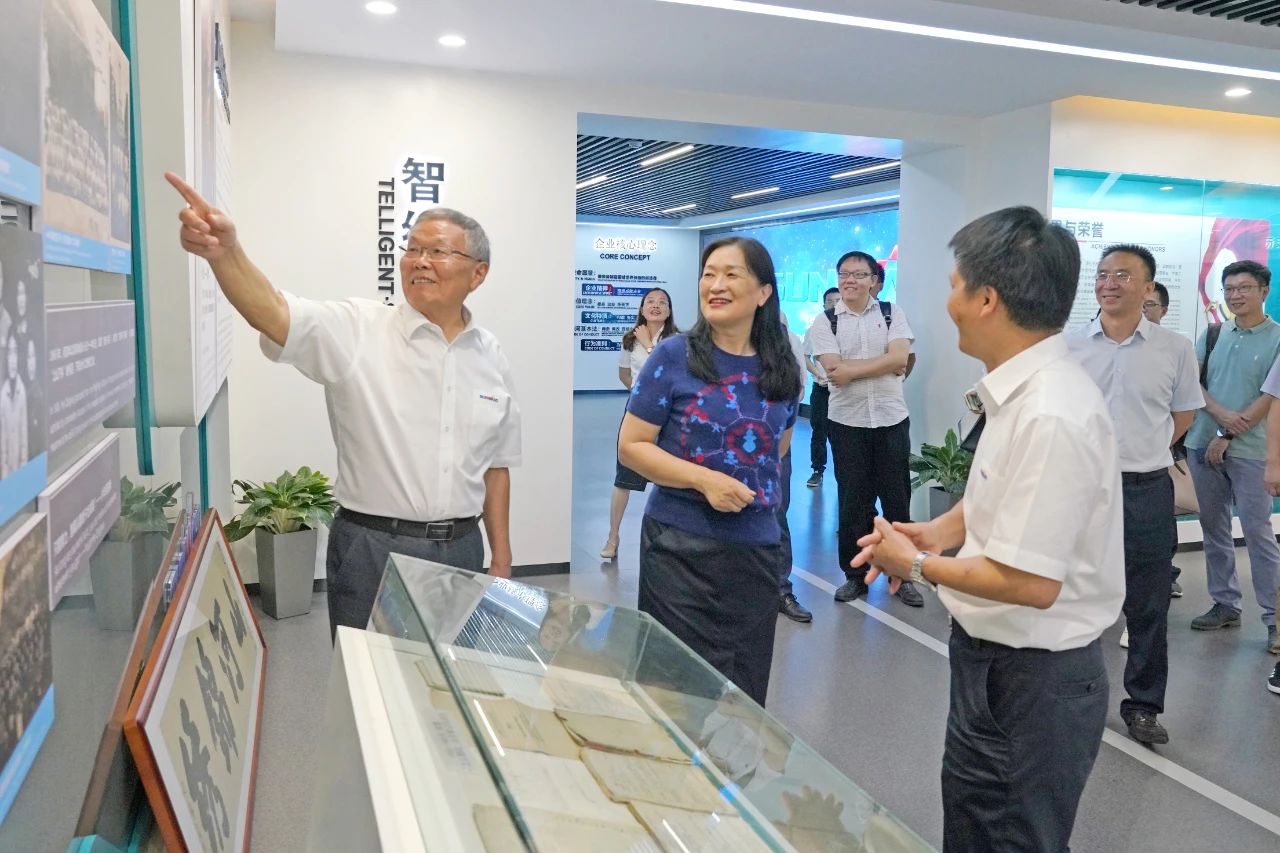 为创新创业精神点赞！中国工程院院士陈晓红一行到访米兰网址智能