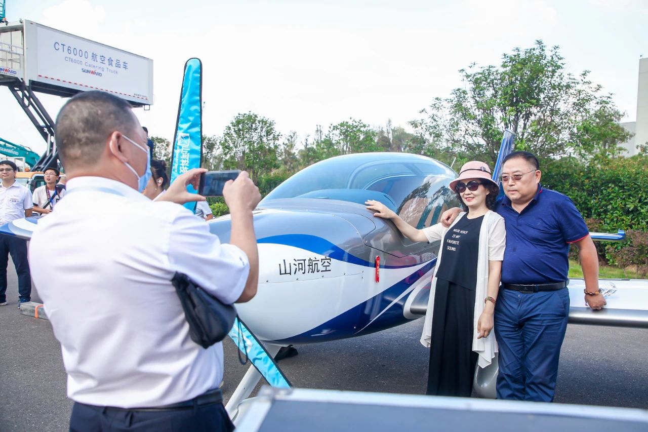 逛展超热闹！米兰网址智能成果展示会高能名场面来袭