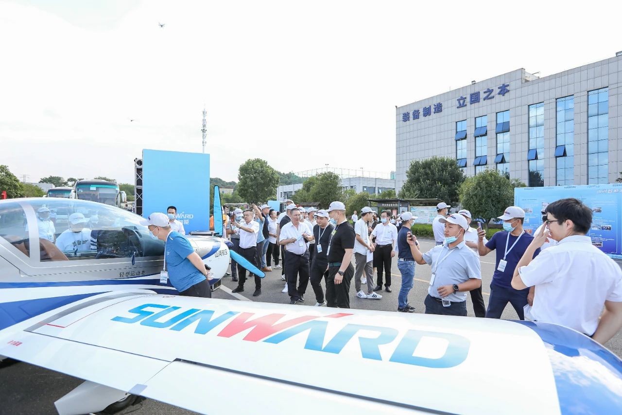 逛展超热闹！米兰网址智能成果展示会高能名场面来袭