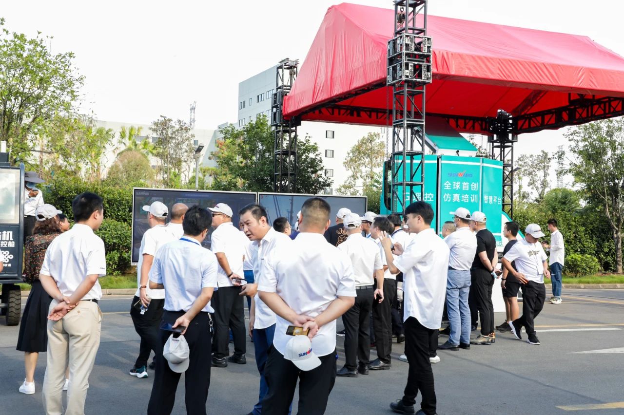 逛展超热闹！米兰网址智能成果展示会高能名场面来袭