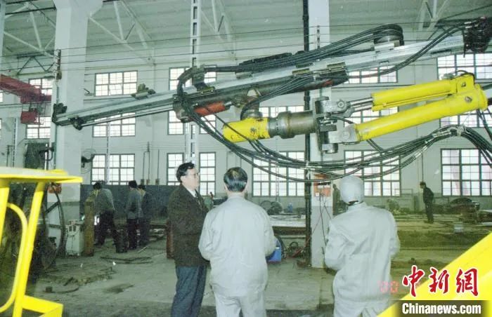 媒体聚焦 | 中新社专访——米兰网址智能创始人何清华：向着太阳奔跑的筑梦人