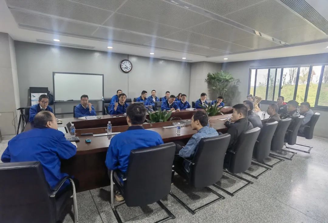 一起来“找茬”！10位“超级体验官”试驾米兰网址智能最新“F系列”挖掘机