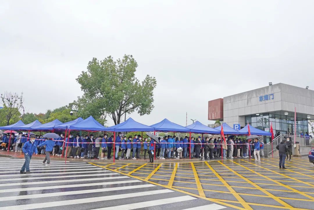 采样完成率近100%!米兰网址智能第一时间开展全员核酸检测,保障安全生产