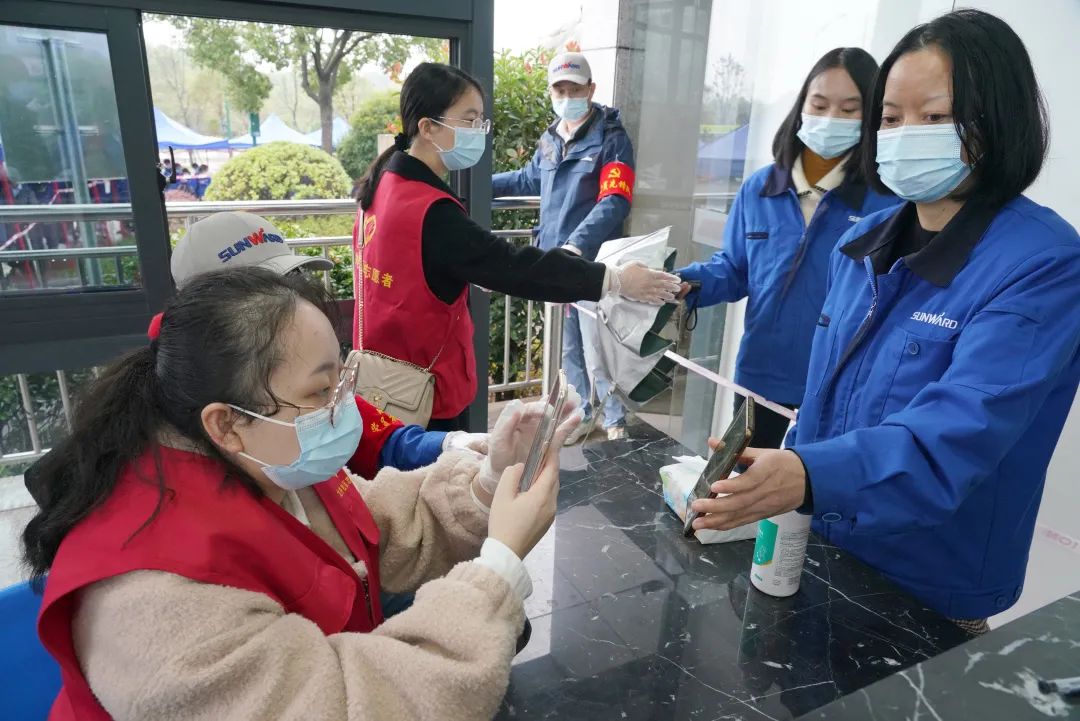 采样完成率近100%!米兰网址智能第一时间开展全员核酸检测,保障安全生产