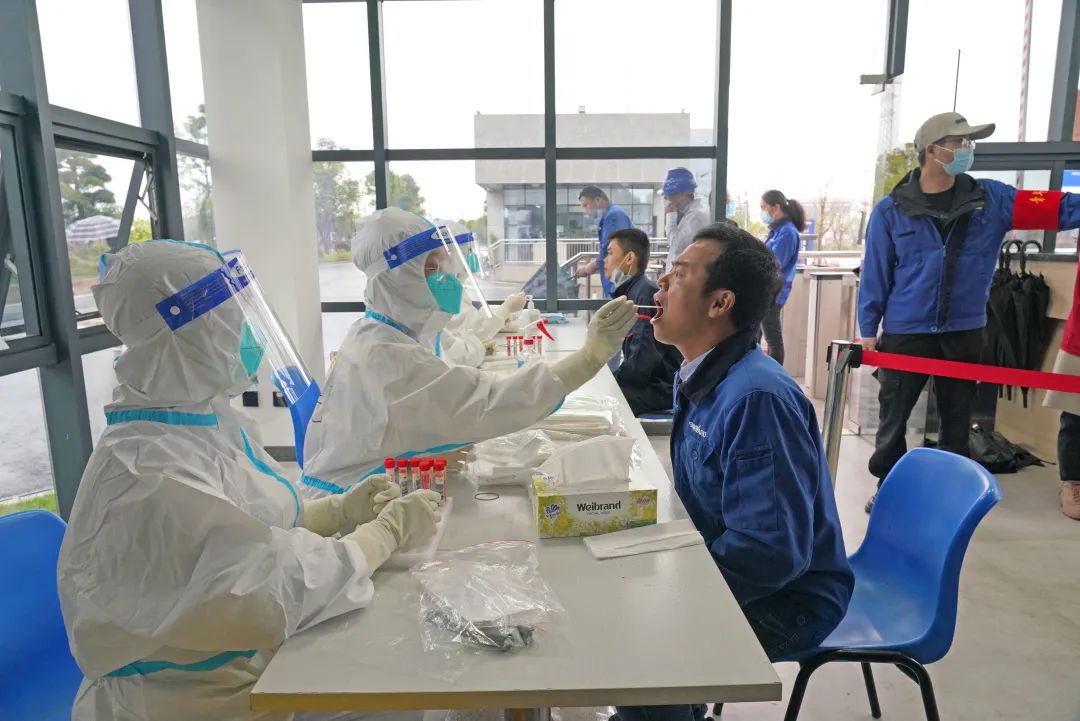 采样完成率近100%！米兰网址智能第一时间开展全员核酸检测，保障安全生产