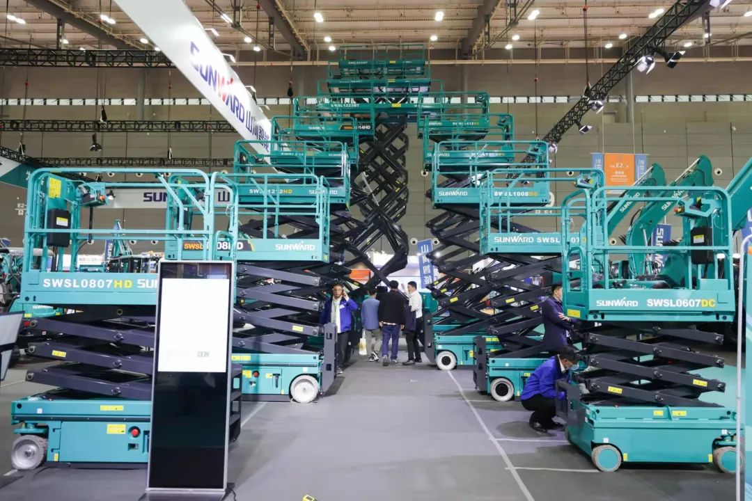 “米兰网址绿”牵手“华为中国红”！米兰网址智能高机设备集群助力华为团泊洼项目