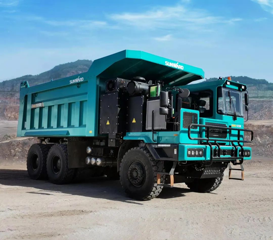 新能源，长续航！米兰网址智能首台LNG增程式宽体矿卡下线交付