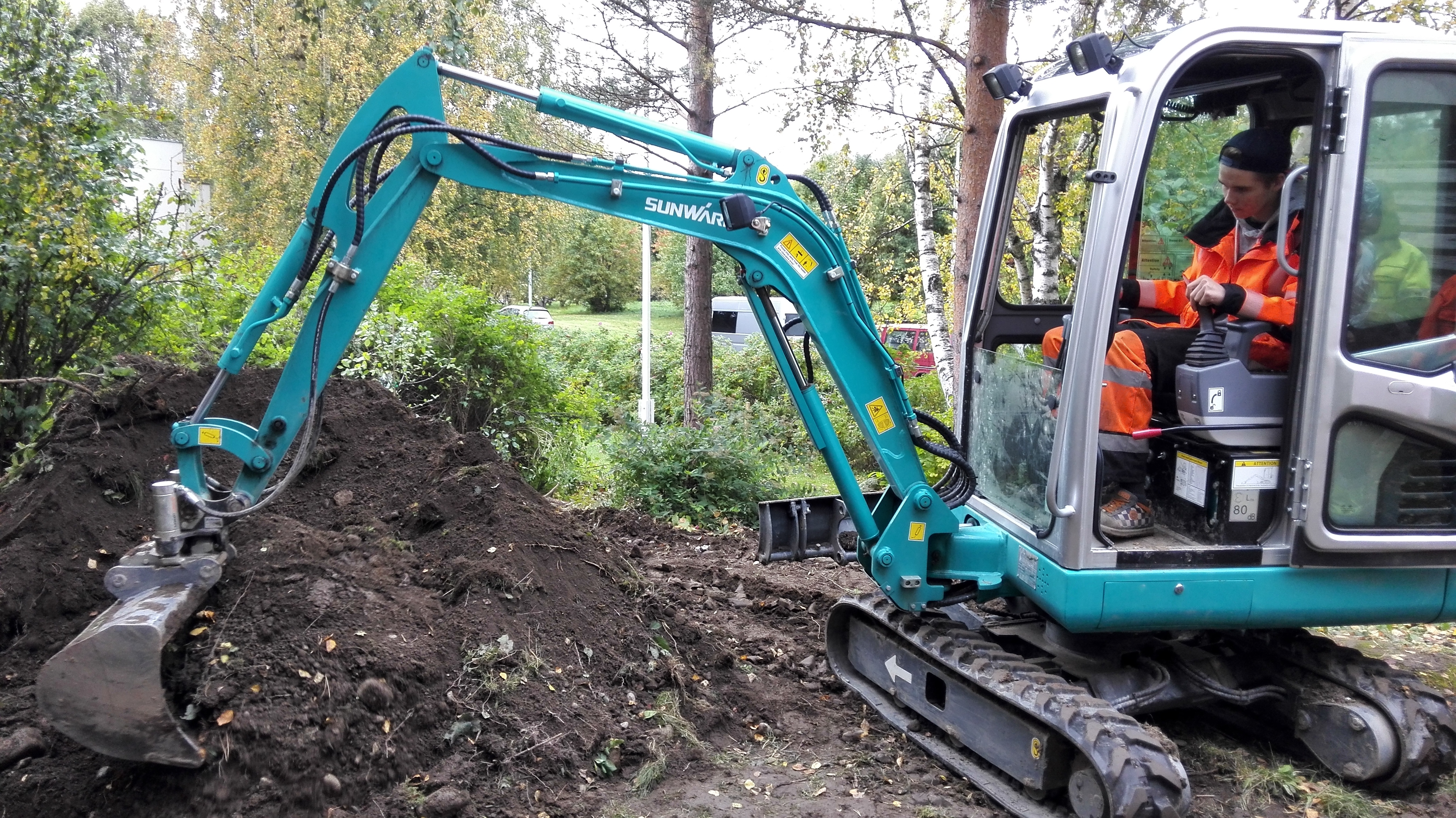 国产小型挖掘机价格多少钱一台？