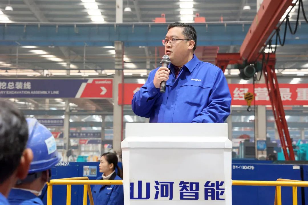 向榜样学习!米兰网址智能56名职工受到职工职业技能竞赛表彰