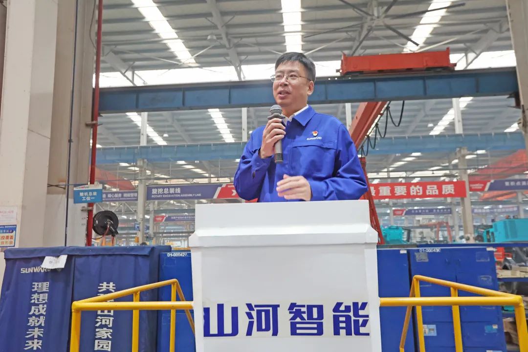 向榜样学习！米兰网址智能56名职工受到职工职业技能竞赛表彰