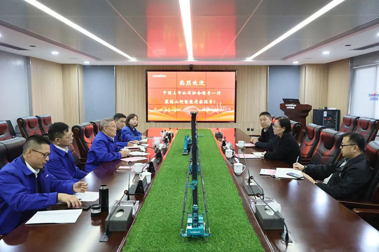 中国上市公司协会党委委员、副秘书长刘翠兰一行调研米兰网址智能