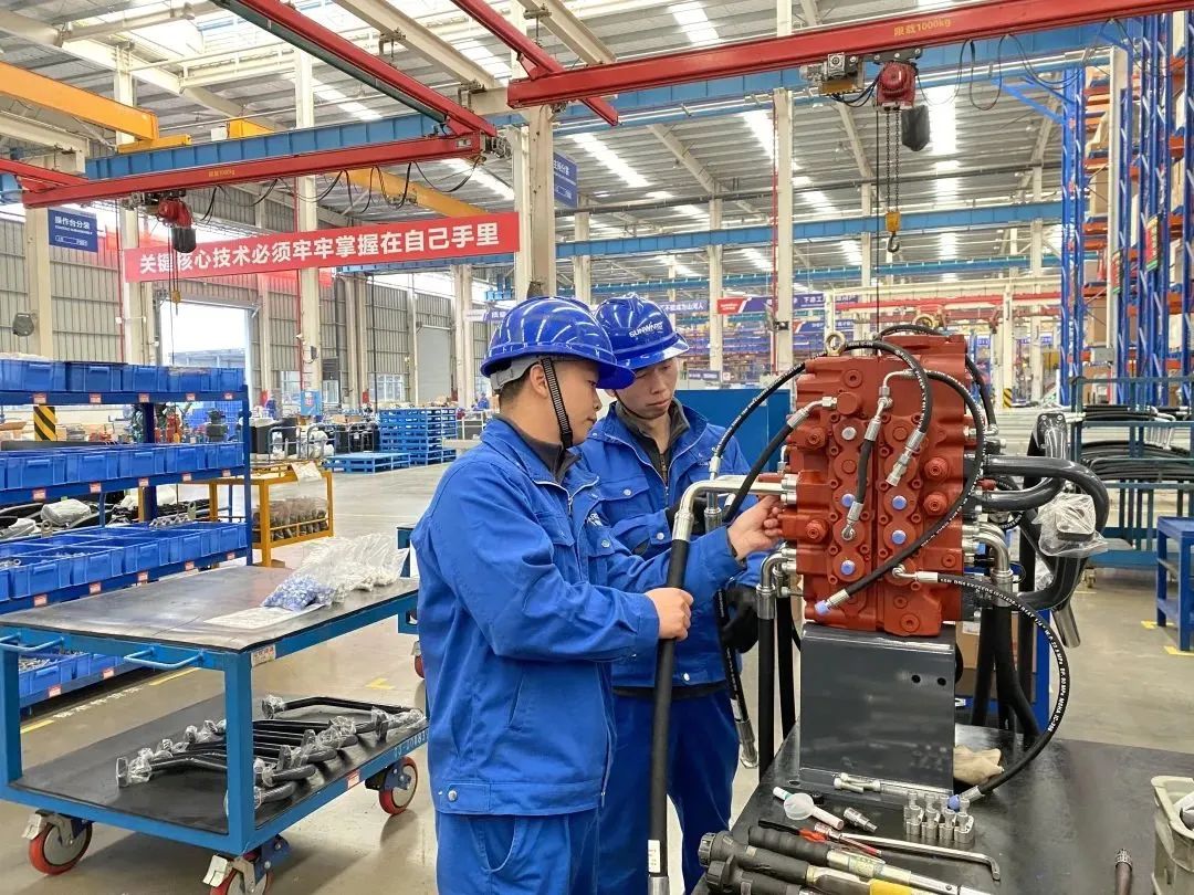 《湖南教育》：探索18年，米兰网址智能找到校企合作共赢的答案