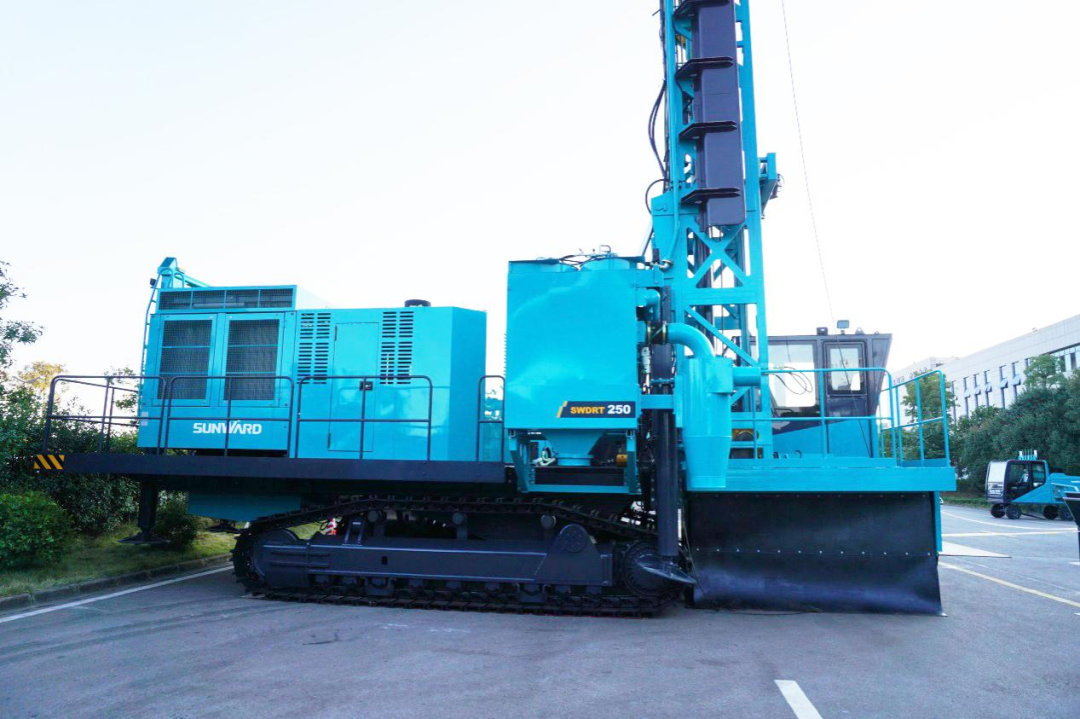 两种钻进模式+更大扭矩！米兰网址智能自主研制的全液压牙轮钻机下线