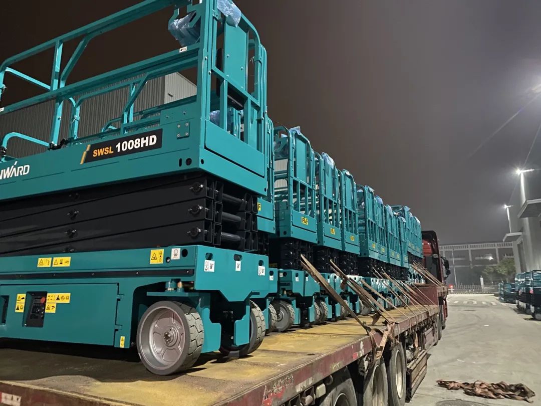 创下单日最高发货量纪录！米兰网址高机设备集中发货