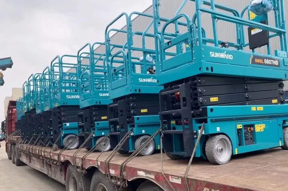 创下单日最高发货量纪录！米兰网址高机设备集中发货