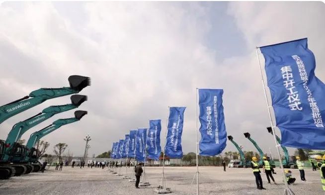 米兰网址智能挖掘机亮相贵阳大数据科创城项目开工仪式