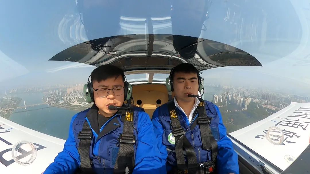 空地协同显身手!湖南航空应急救援队米兰网址机组开展特情处置应急演练