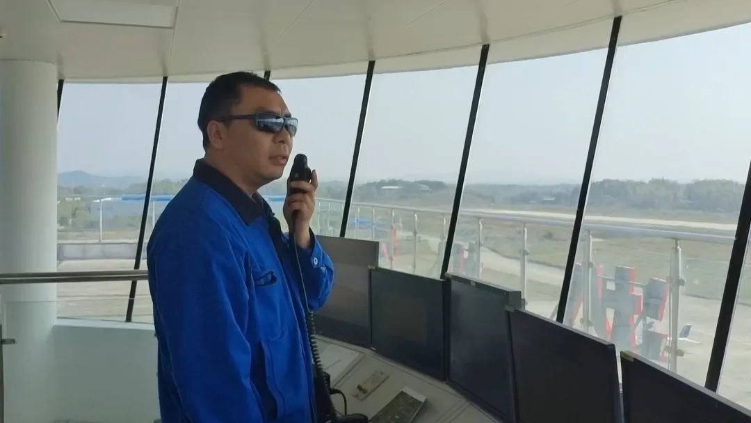 空地协同显身手!湖南航空应急救援队米兰网址机组开展特情处置应急演练