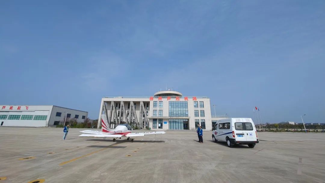 空地协同显身手！湖南航空应急救援队米兰网址机组开展特情处置应急演练