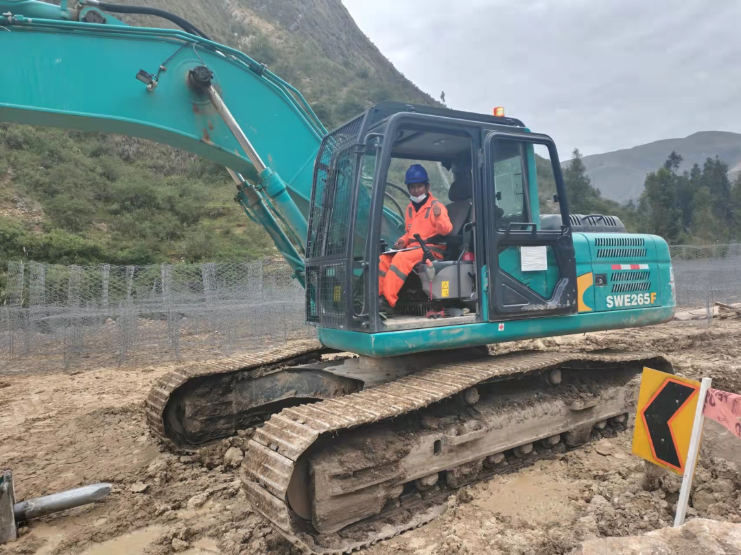 挑战世界第二高山脉!米兰网址智能装备助力秘鲁安第斯国家公路项目建设