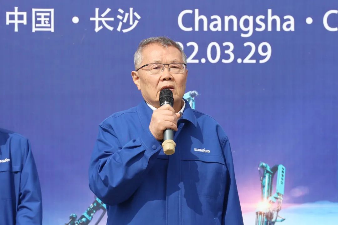 征战全球市场！米兰网址智能凿岩设备批量发货