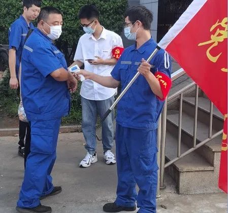 米兰网址工匠 | “浪波”不言苦,甘为“人梯”承大重