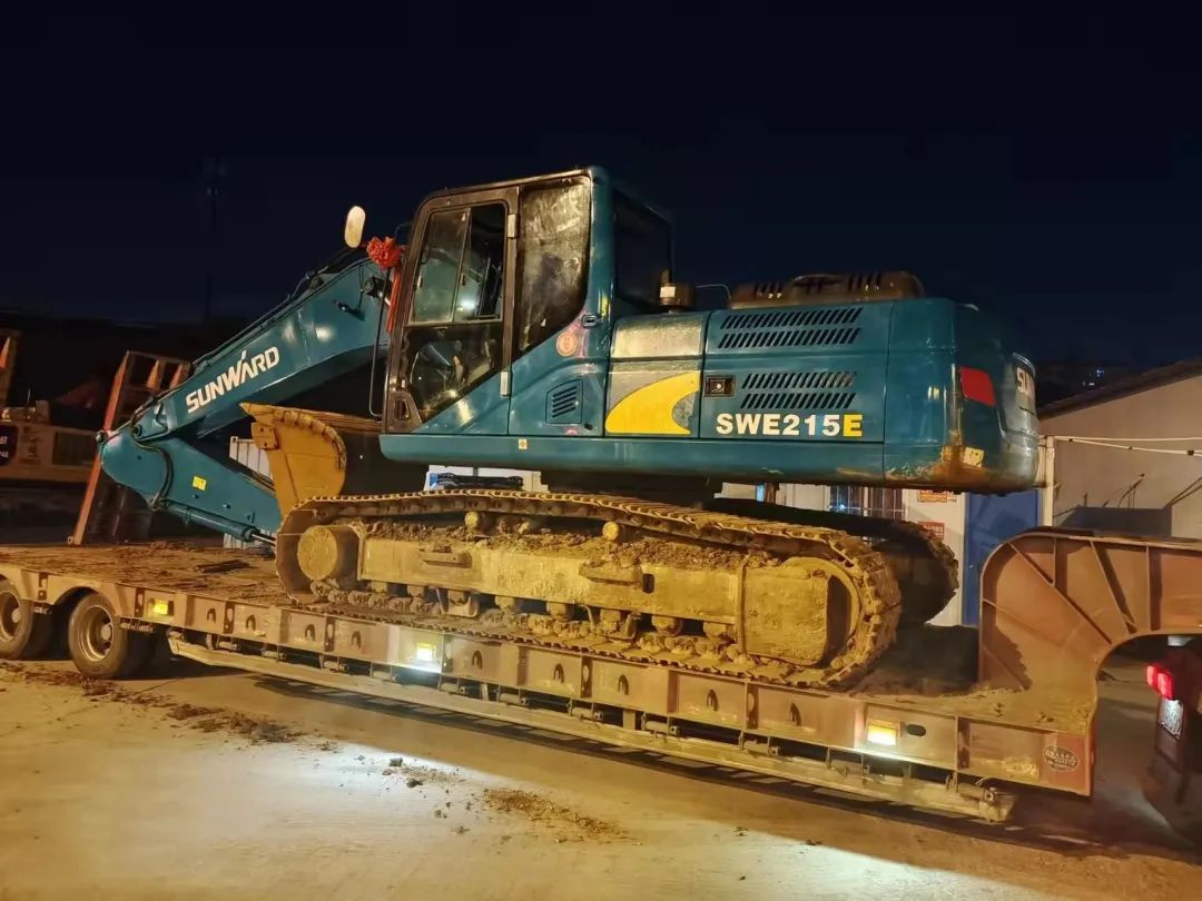 冲锋一线显担当！米兰网址智能挖掘机助力长沙方舱医院建设