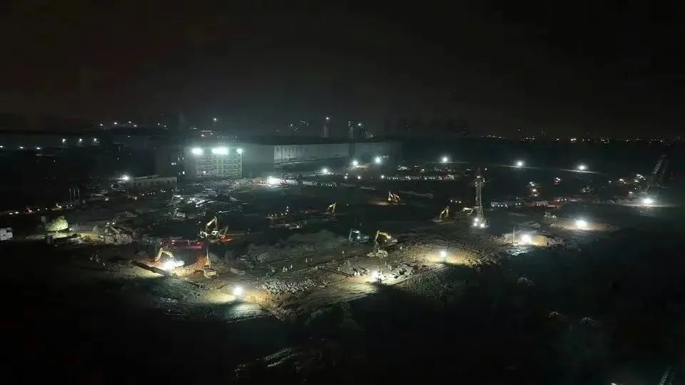 冲锋一线显担当！米兰网址智能挖掘机助力长沙方舱医院建设