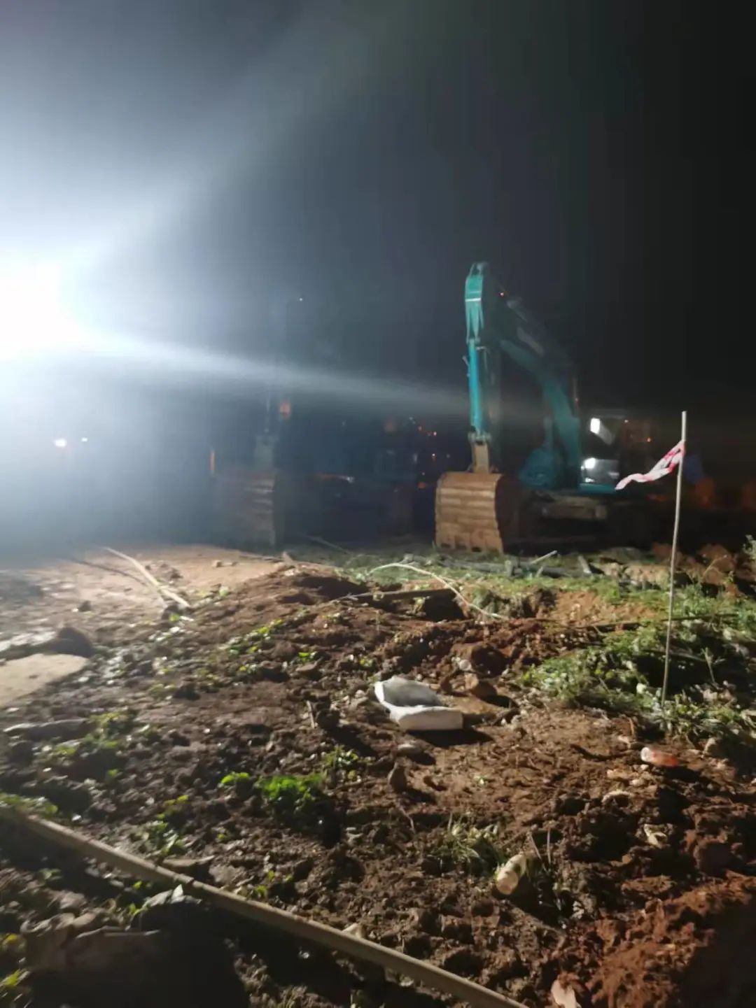 冲锋一线显担当！米兰网址智能挖掘机助力长沙方舱医院建设