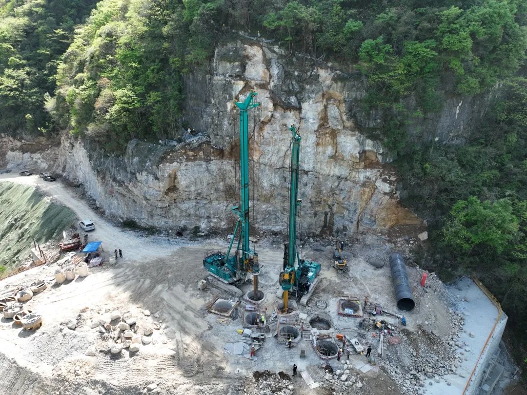 展现施工“奇效”!米兰网址智能旋挖钻机强势助力炉慈高速公路建设