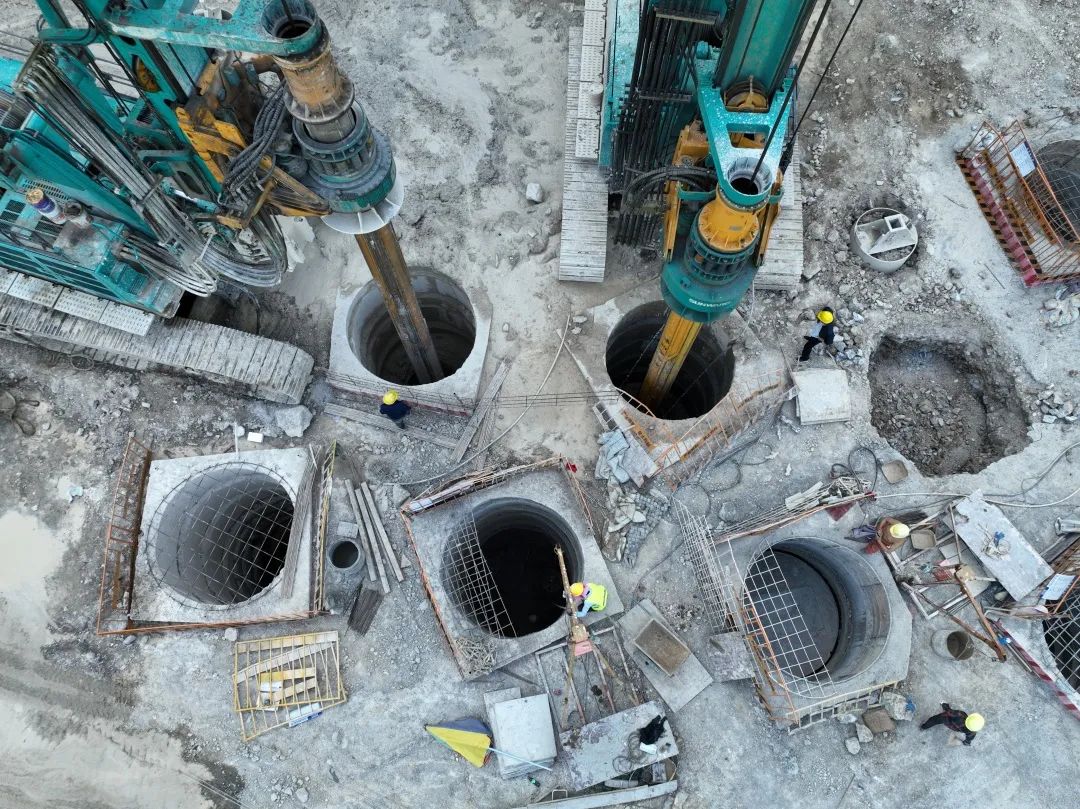 展现施工“奇效”!米兰网址智能旋挖钻机强势助力炉慈高速公路建设