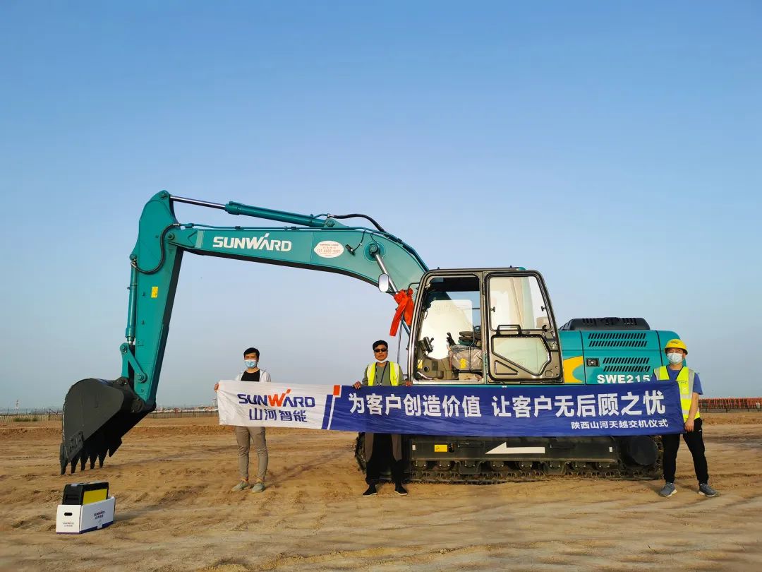 冲、冲、冲!带您感受米兰网址智能挖掘机火热交机时刻