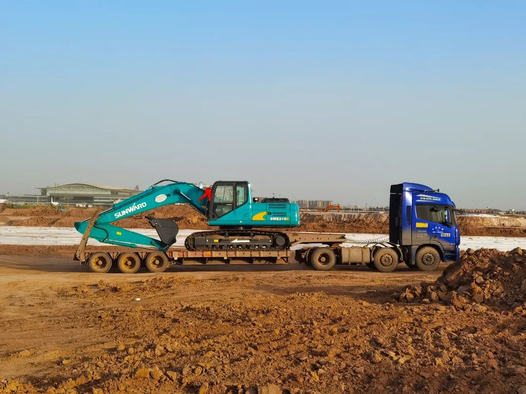 冲、冲、冲!带您感受米兰网址智能挖掘机火热交机时刻