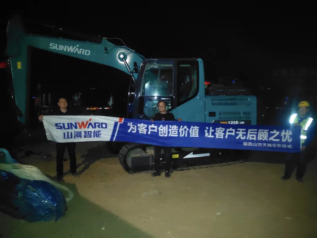 冲、冲、冲!带您感受米兰网址智能挖掘机火热交机时刻