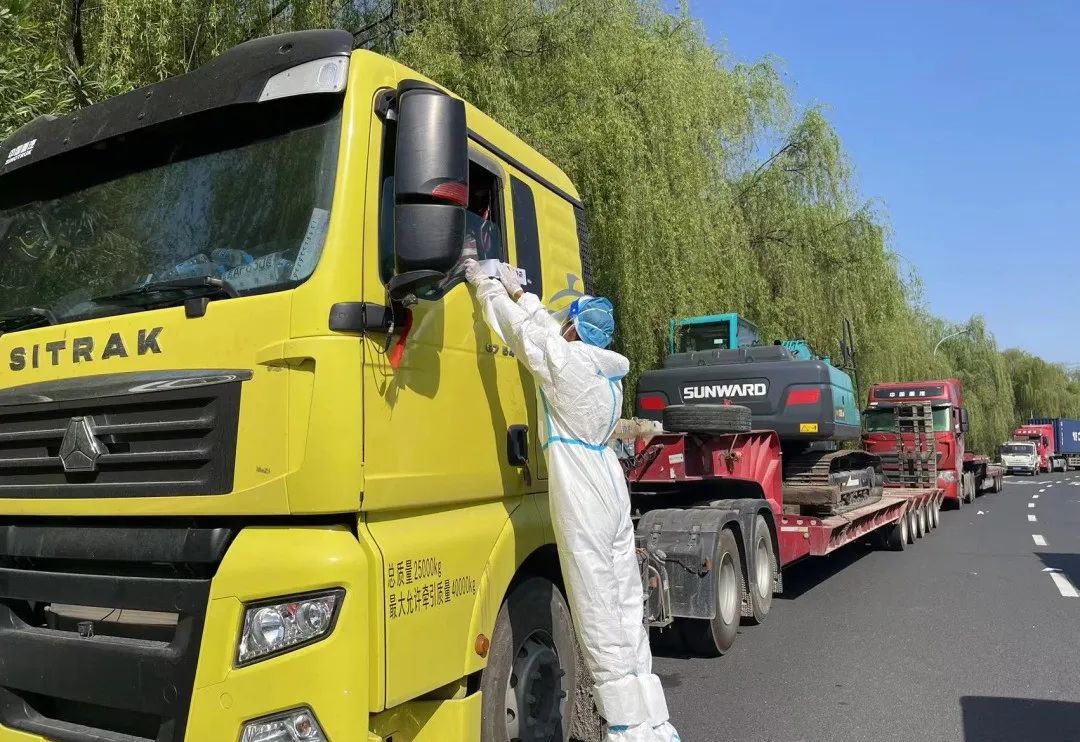 防疫、交机两手抓!米兰网址智能挖掘机顺利交付获好评