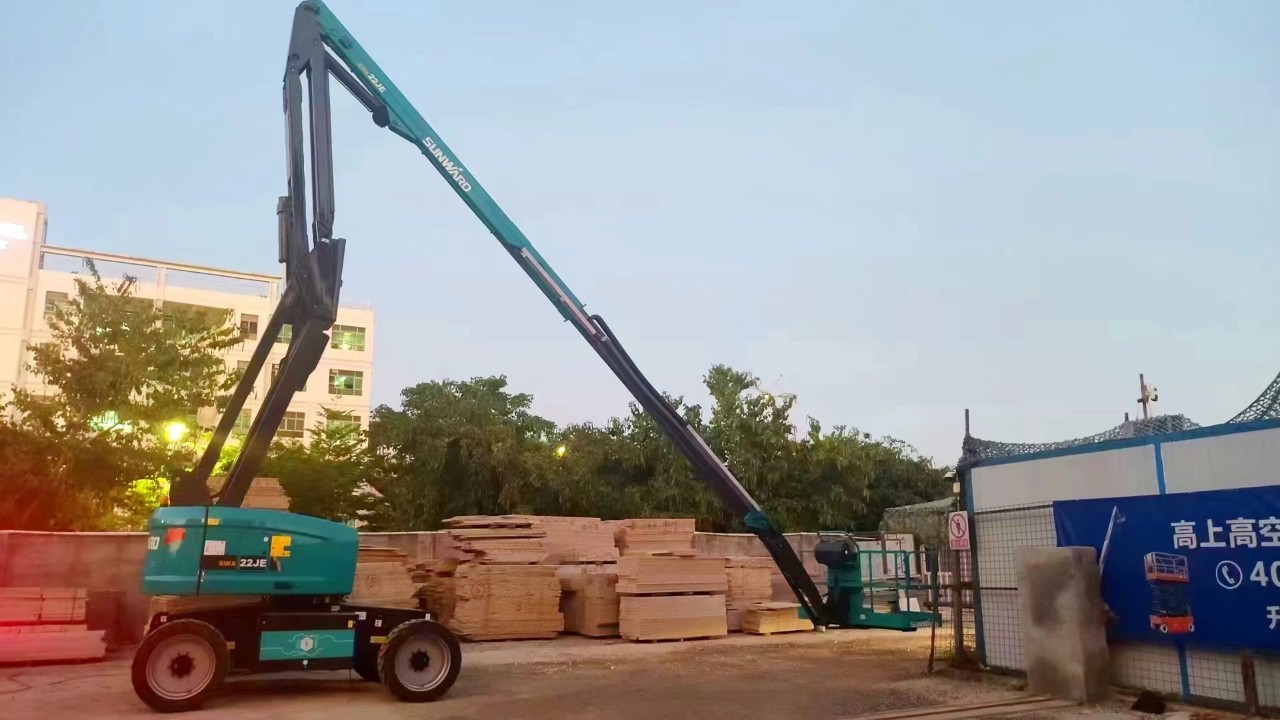 正式“上岗”!米兰网址智能首台电动曲臂式高空作业平台入驻华南市场