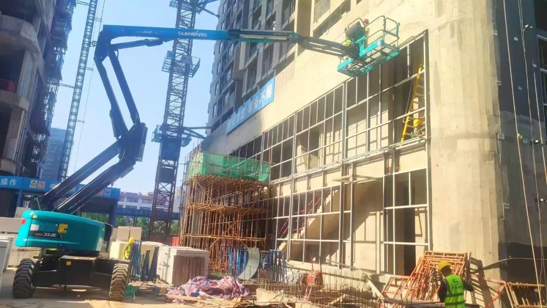 正式“上岗”!米兰网址智能首台电动曲臂式高空作业平台入驻华南市场