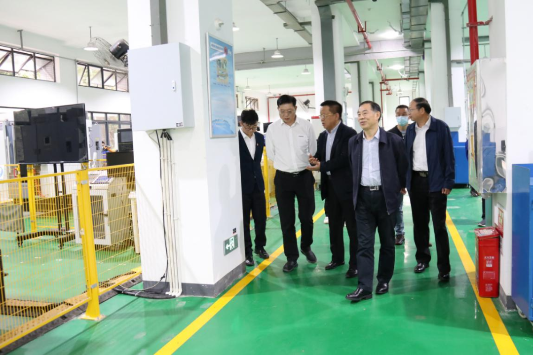 校企合作谱新篇！又一所米兰网址智能参建学院成立