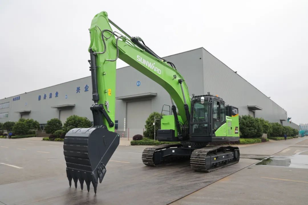 征战川藏铁路！米兰网址智能新一代电动挖掘机成功交付