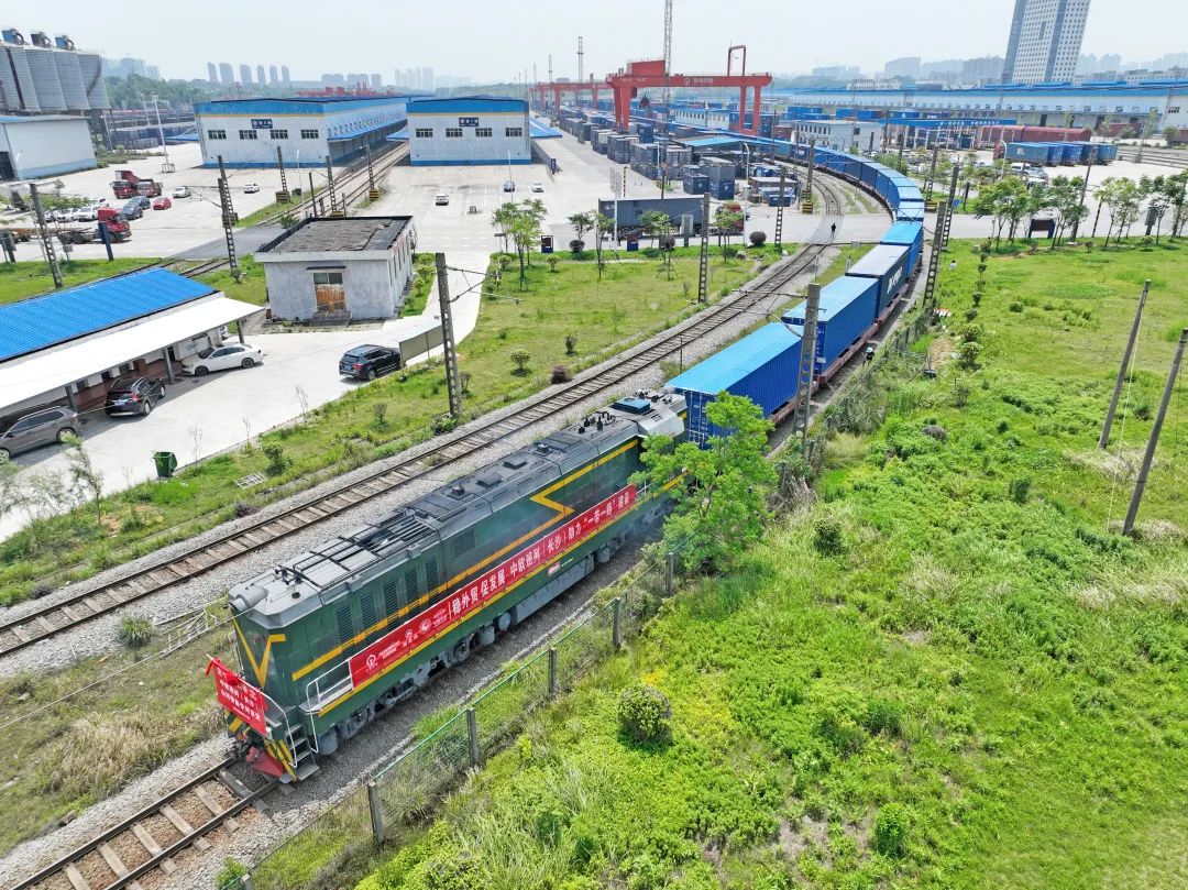 持续进军国际市场！中欧班列（长沙）米兰网址智能专列成功首发