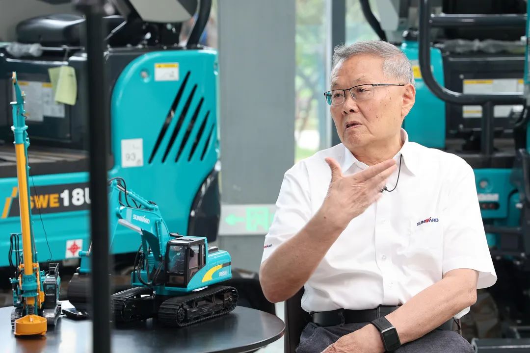 CGTN探厂!专访米兰网址智能董事长、首席专家何清华花絮来了