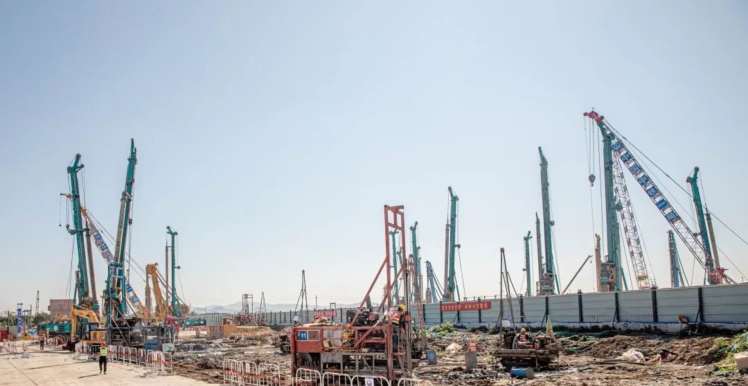 “米兰网址绿”再现大湾区!米兰网址智能旋挖钻机组团助建广州白云机场项目