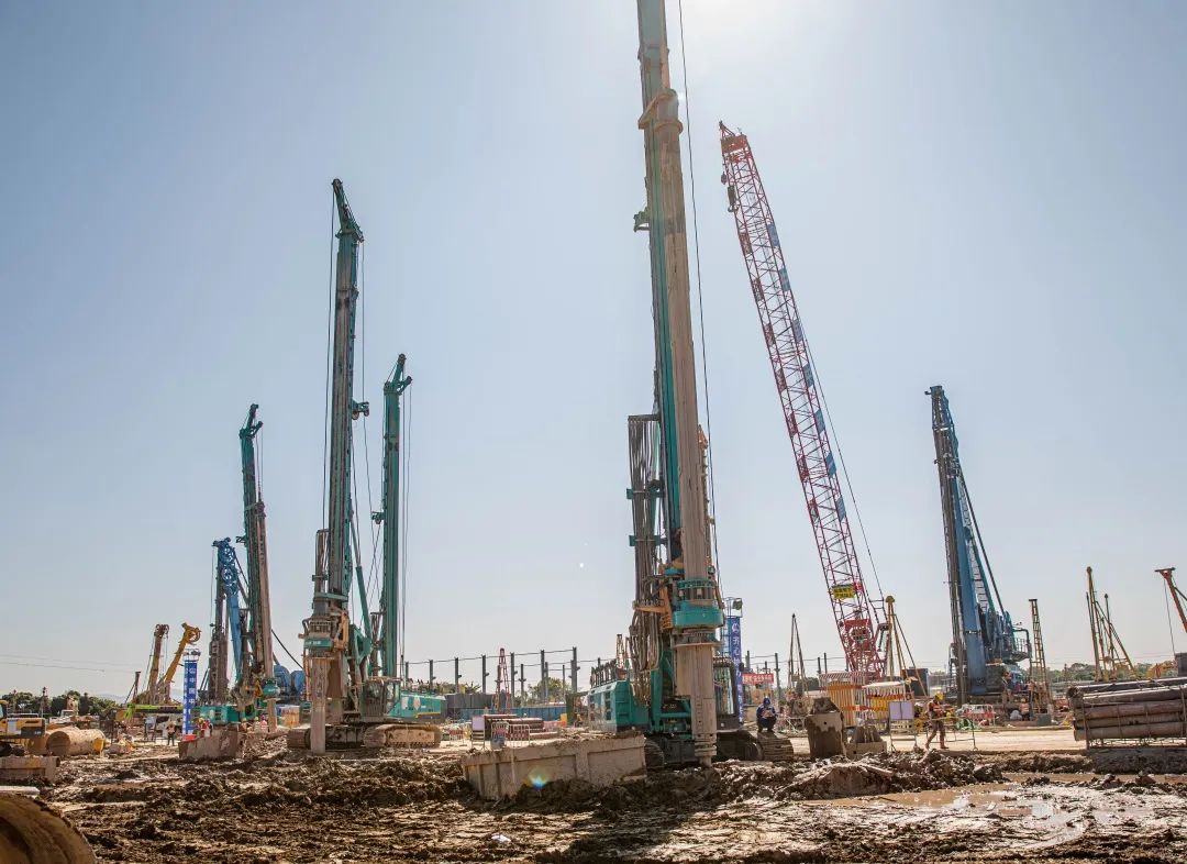 “米兰网址绿”再现大湾区!米兰网址智能旋挖钻机组团助建广州白云机场项目