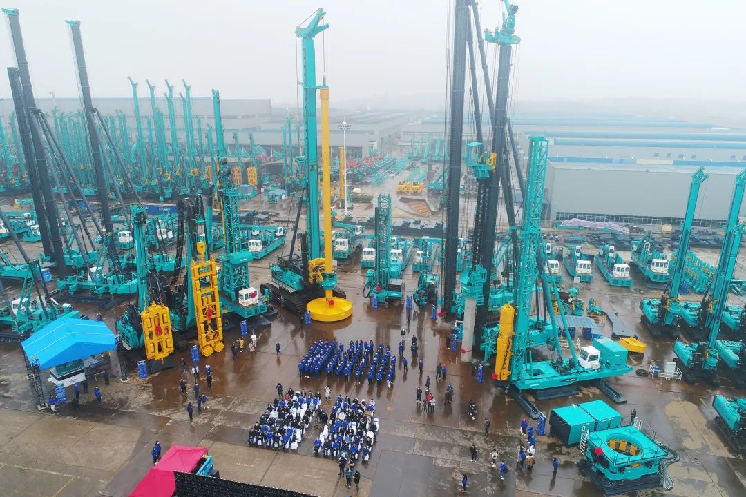 何清华在第二十四届中国科协年会作主旨报告:制造业高地源自体系